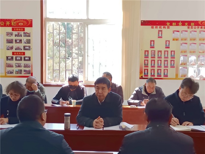 集团党委副书记、、、工会主席王鑫一行到可保煤矿开展春节送温暖活动