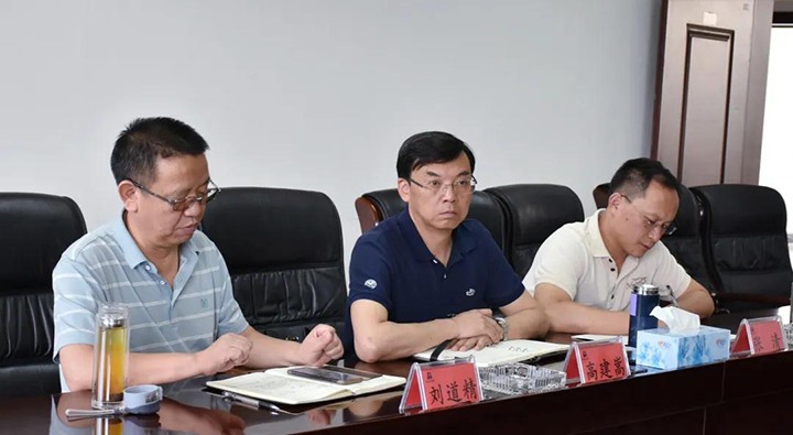 集团党委副书记、、、总司理高建嵩一行赴曲煤焦化督导调研