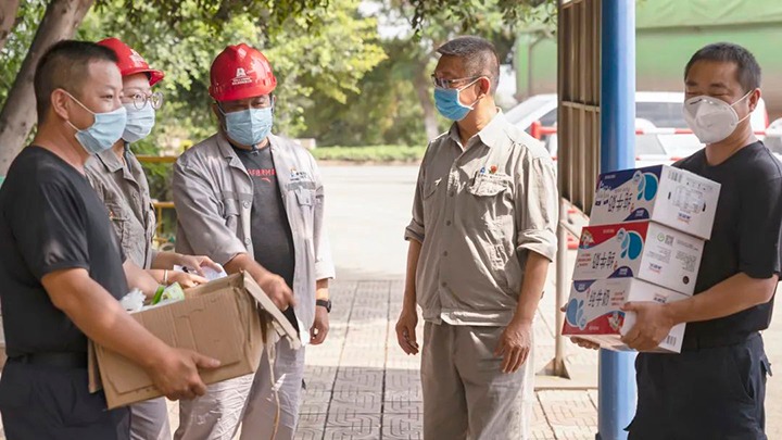 解化化工开展“我为群众办实事”2021年“关爱职工、夏送清凉”活动