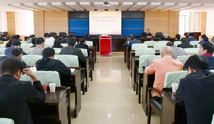 云维集团开展“以案为鉴，，以身边事教育身边人”警示教育专题党课