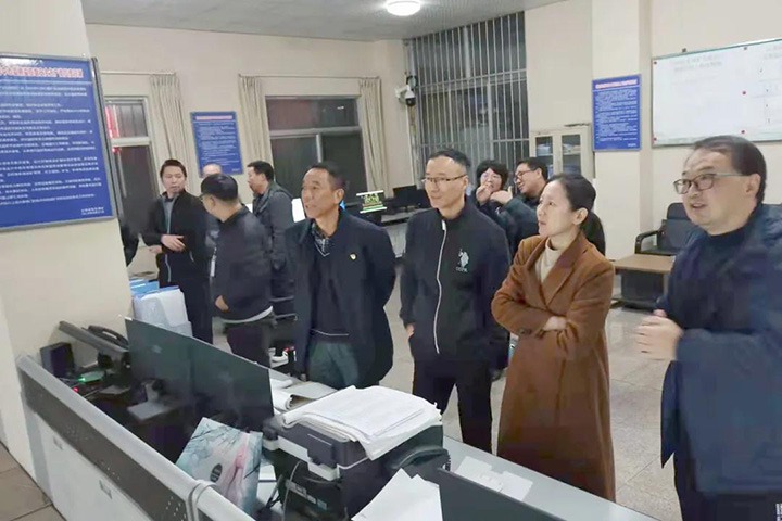 集团党委委员、财务总监莫晓丹一行赴陆东煤矿开展党建、生产谋划事情调研