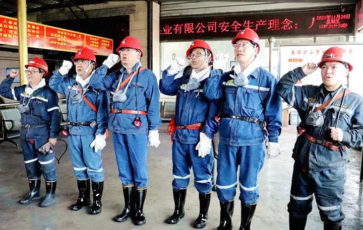 集团党委副书记、总司理高建嵩一行赴恩洪煤业公司督导调研