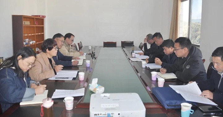 曲靖市麒麟区财务局、、税务局一行到云南陆东煤矿有限公司调研指导事情