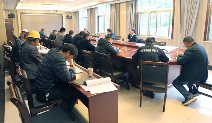 云煤（尊龙Z6官方网站）集团总司理助理杜昌华一行到富源团结煤业公司开展煤矿项目建设专项调研