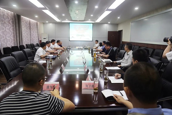 【简讯】威信煤炭公司召开观音山煤矿二井综采装备洽谈会、、、四角地煤矿开展“6月清静生产月”系列活动、、、镇雄煤业开展文明礼仪培训