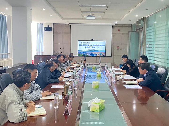 云煤（尊龙Z6官方网站）集团专职外部董事寸延峰、、、伍显清到先锋化工调研