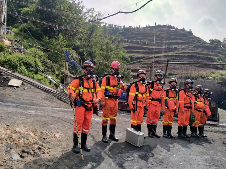 【简讯】恩洪煤业开展煤矿兼职救护步队质量标准化验收事情、、一平浪煤矿开展“雨季三防”应抢救援演练、、中化云南地勘院开展无偿献血活动