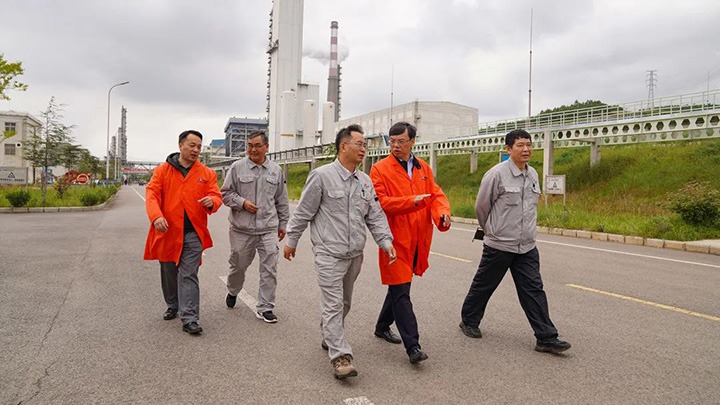 集团党委副书记、、、副董事长、、、总司理高建嵩督导检查先锋化工清静生产事情