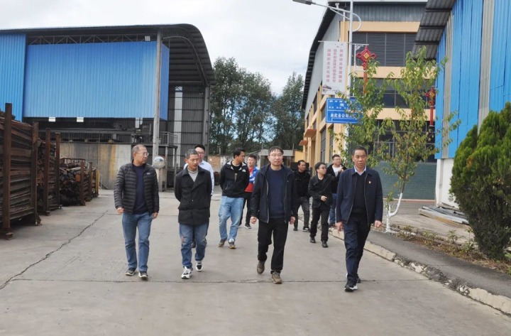 曲灸愿茉淳值匙槌稍、、、副局长龙光伟一行到陆东煤矿公司督导清静生产事情