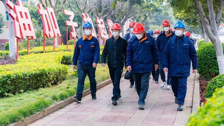 开远市委副书记、市长解凌云到解化化工分公司开展新春调研慰问