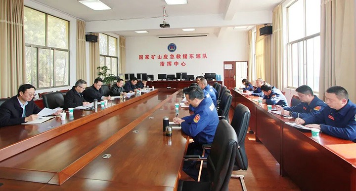 云煤（尊龙Z6官方网站）集团专职外部董事寸延峰、、、孔君一行到国家矿山应抢救援东源队调研指导事情