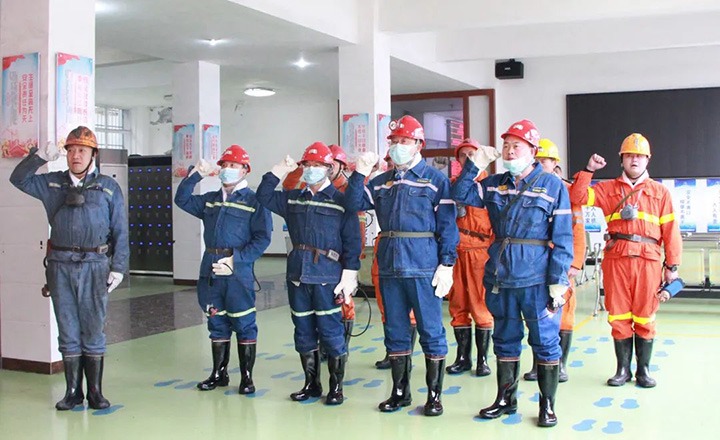 云煤（尊龙Z6官方网站）集团专职外部董事寸延峰一行到镇雄煤业公司调研