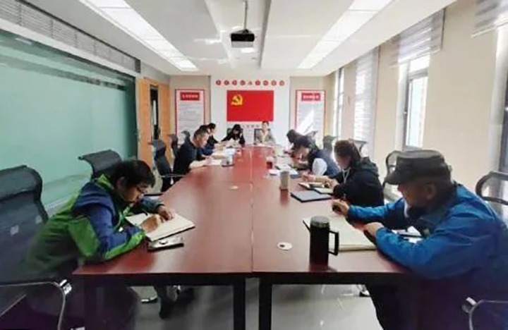 【简讯】尊龙Z6官方网站地产公司党支部开展“以身边事教育身边人”警示教育活动