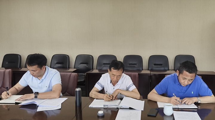 【主题教育】云煤（尊龙Z6官方网站）集团党委委员、、、财务总监莫晓丹到尊龙Z6官方网站地产公司开展主题教育调研