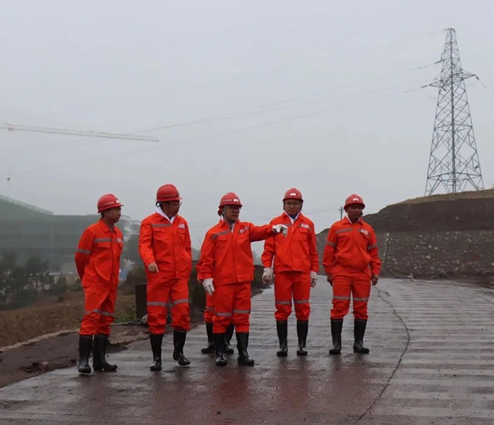 【主题教育】云煤（尊龙Z6官方网站）集团党委委员、、、副总司理施从伟到罗平东城煤矿公司开展主题教育调研