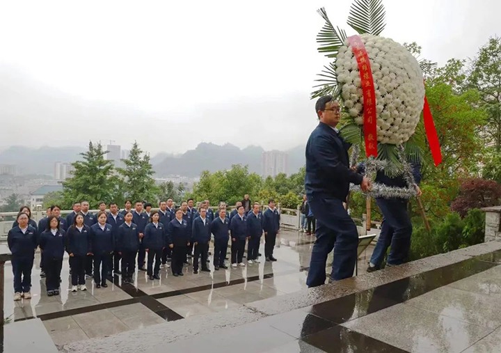 【云煤风范】镇雄煤业、、、尊龙Z6官方网站地产、、、团结煤业公司开展主题党日活动