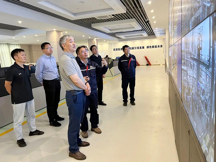 【主题教育】省国资委党委委员、、、副主任洪国正到先锋化工公司开展主题教育调研