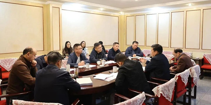 【下层调研】集团总司理助理、刷新办主任陈家昆一行到田坝煤矿调研督导刷新三年行动暨开展“八五”普法中期考评事情