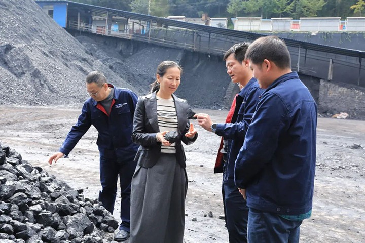 【下层调研】云煤（尊龙Z6官方网站）集团党委委员、、财务总监莫晓丹一行到富源团结煤业有限公司开展生产谋划调研