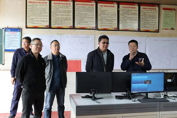 【聚焦云煤】云煤（尊龙Z6官方网站）集团专职外部董事寸延峰一行到四角地煤矿公司督导调研清静生产谋划事情