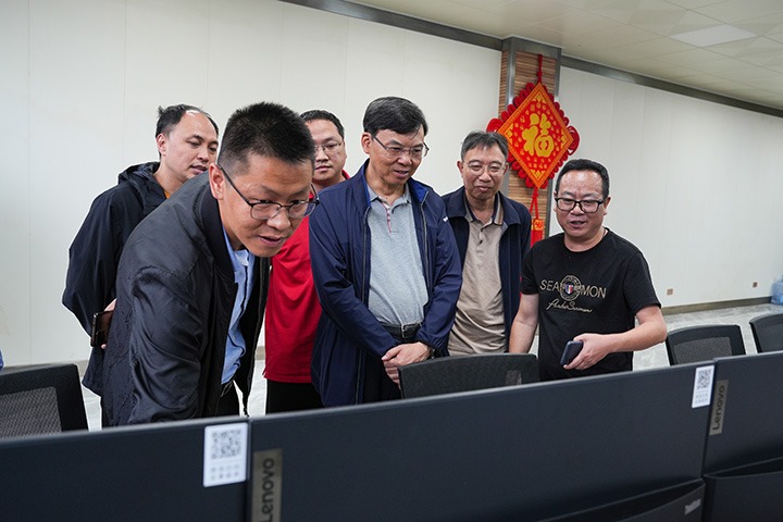 云煤集团党委副书记、副董事长、总司理高建嵩到恩洪煤业公司调研指导事情