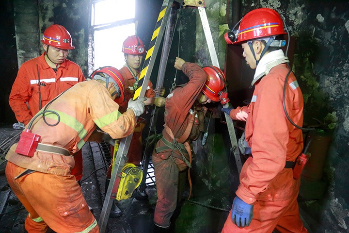 观音山煤矿驻矿中队团结一心，，，圆满完成储煤厂1号成品仓整理使命