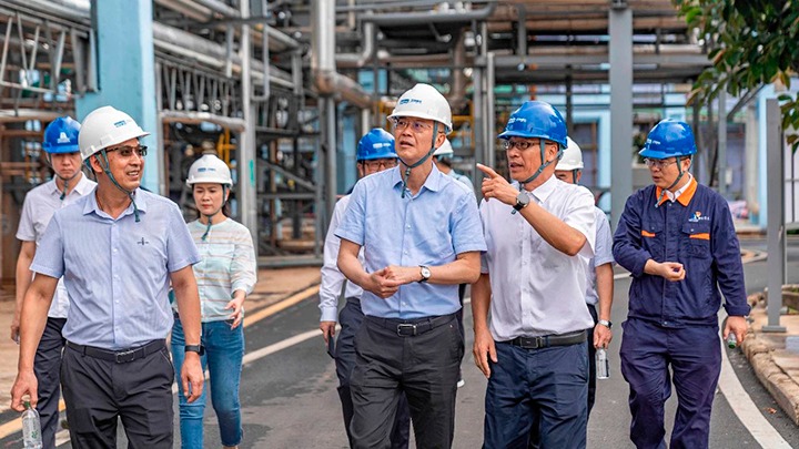 能投集团、、、煤炭工业集团党委书记、、、董事长胡均到开远区域公司调研清静生产及重大项目情形