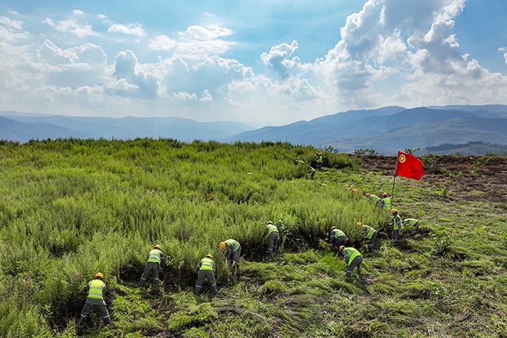 “镜”指“幕后英雄”！！ 先锋煤业职工以汗水铸就责任，共绘企业开展优美蓝图