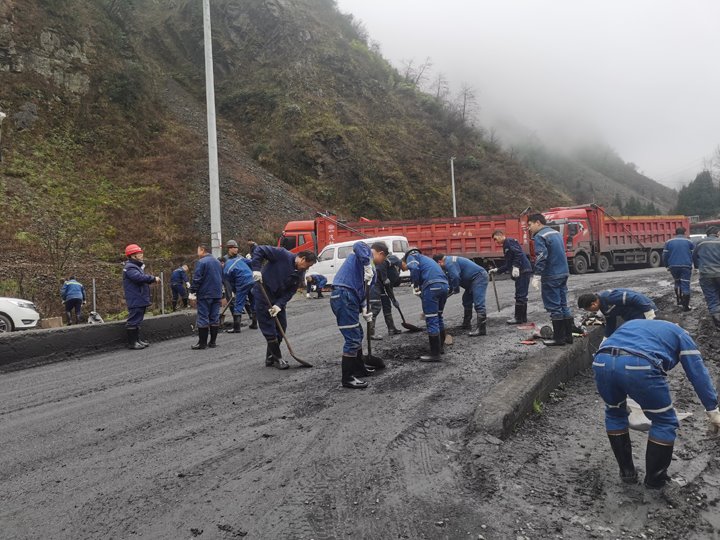 携手共进，，，共筑漂亮矿山