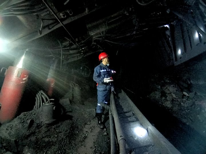 云煤集团党委委员、、副总司理、、总工程师施从伟赴金发煤业开展清静督导检查