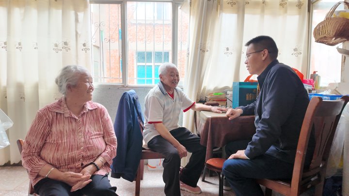 恩洪煤业：：致敬劳模匠心 转达组织温情