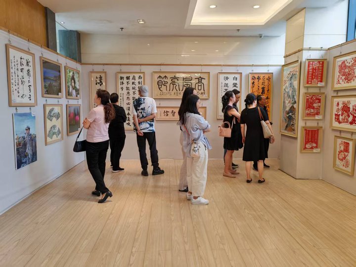 云煤集团纪委：：翰墨绘清风 光影映廉心 以艺术之韵厚植清廉文化基本