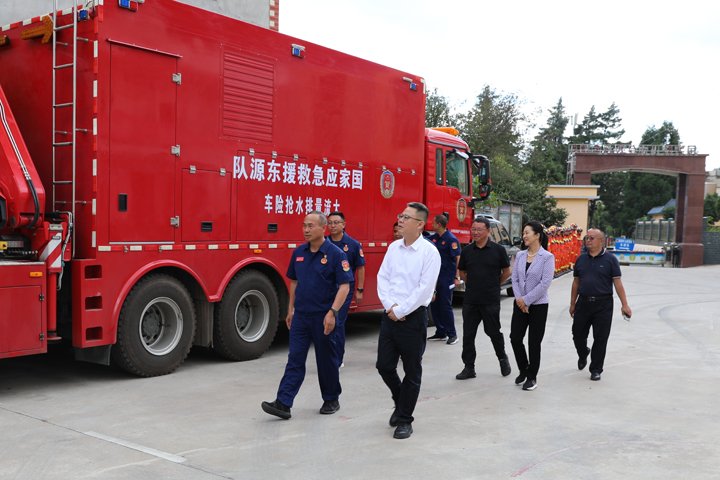 中共曲靖市委常委、、市人民政府副市长侯海峰莅临国家矿山应抢救援东源队检查调研