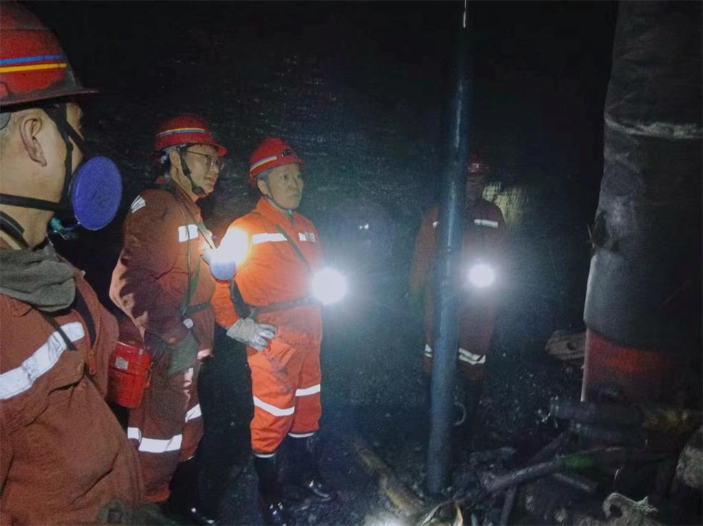 国家矿山清静监察局云南局党组成员、、总工程师陈涌泉到云南东源罗平东城煤矿有限公司检查指导事情